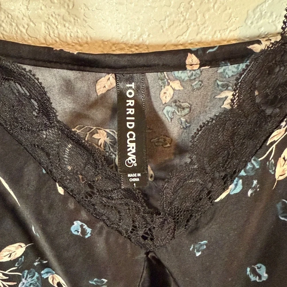 Torrid Curve Black Floral Skulls Lace Trim Nightie Slip Size 1XL
